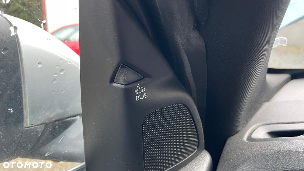 Volvo V60 D4 R-Design - 12