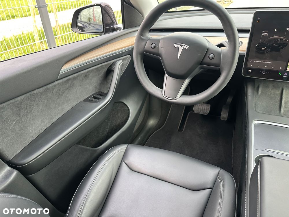 Tesla Y Performance AWD - 29