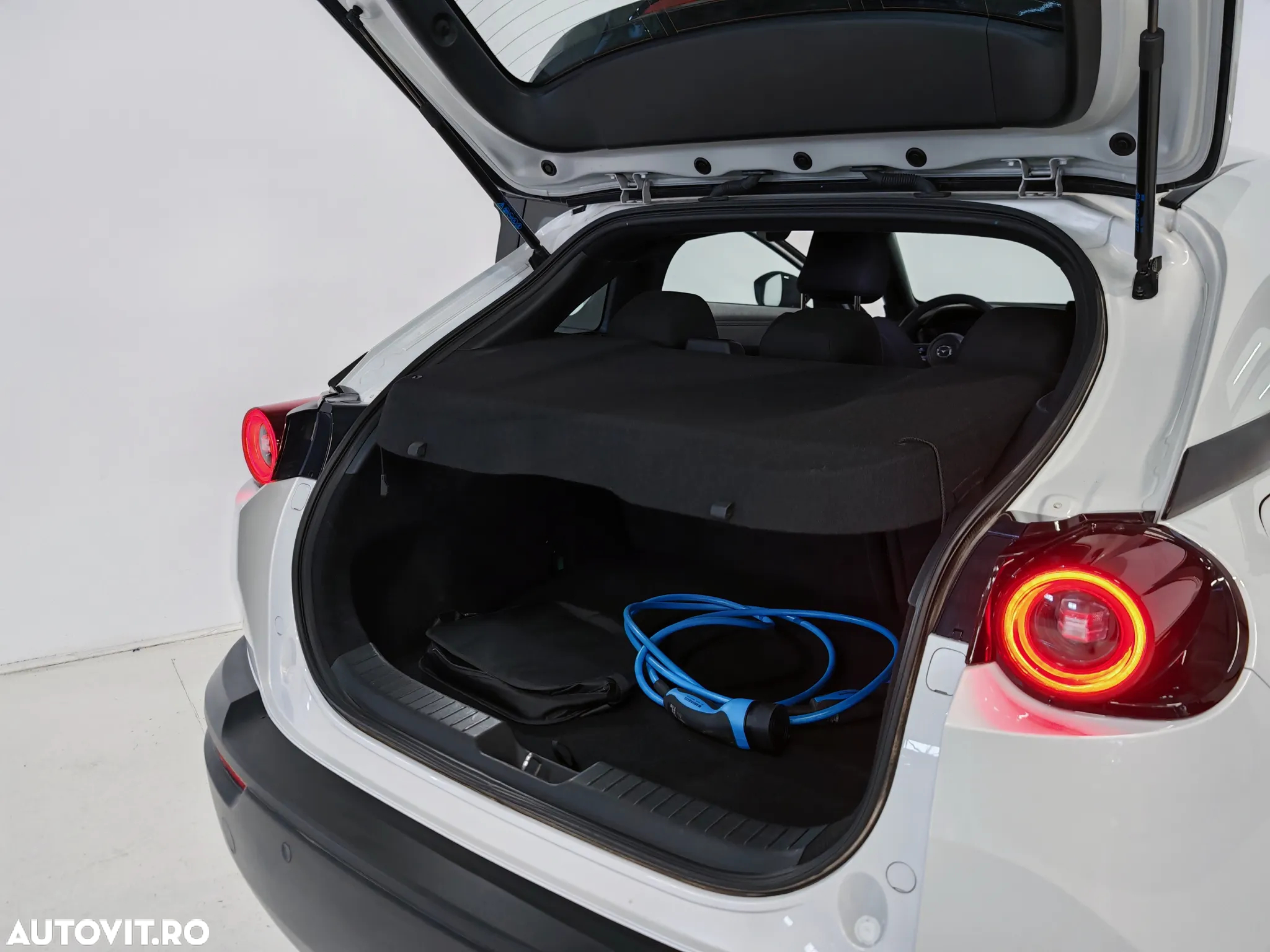 Mazda MX-30 e-Skyactiv EV Advantage (Modern Confidence) - 32