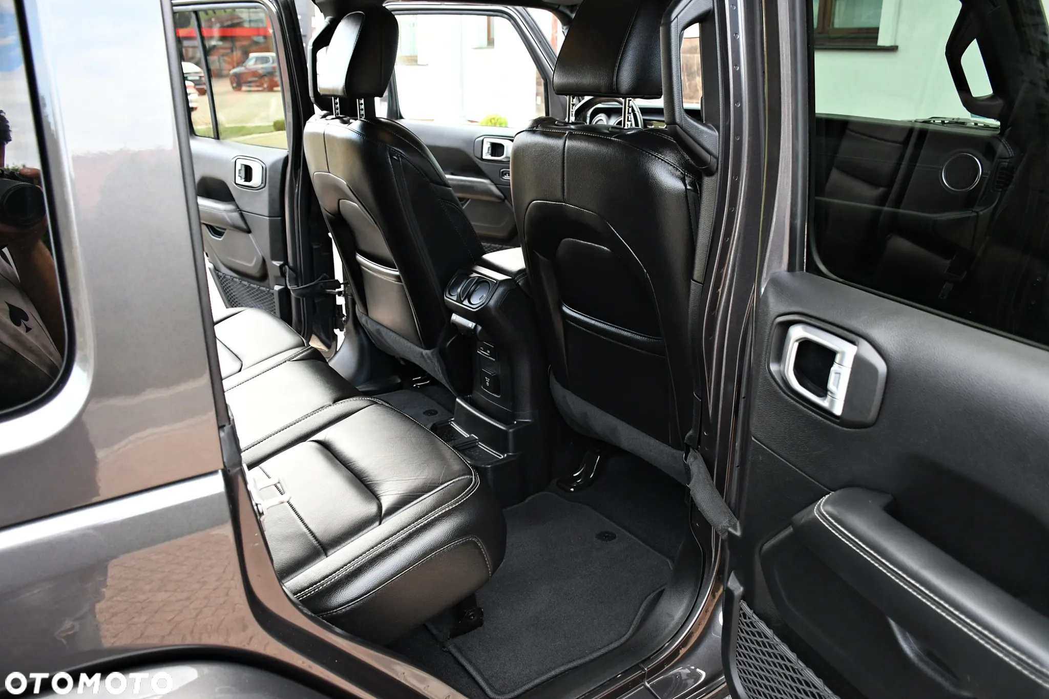 Jeep Wrangler Unlimited GME 2.0 Turbo Sahara - 24