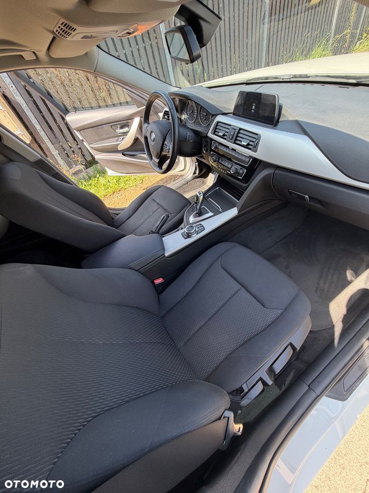 BMW Seria 3 320i xDrive Sport Line Shadow - 12