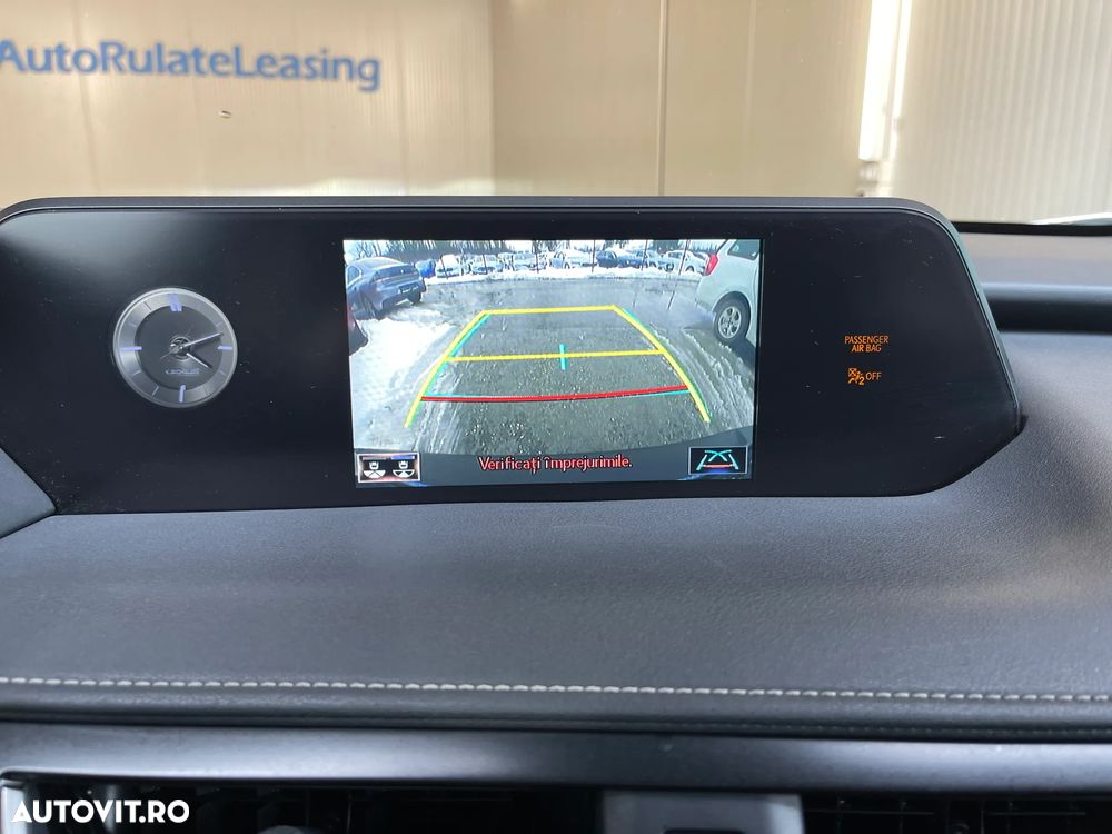 Lexus UX 250h FWD Business - 13