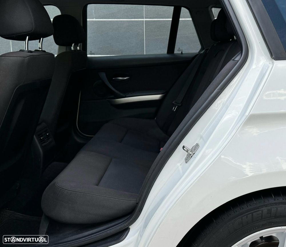 BMW 318 d LifeStyle - 11