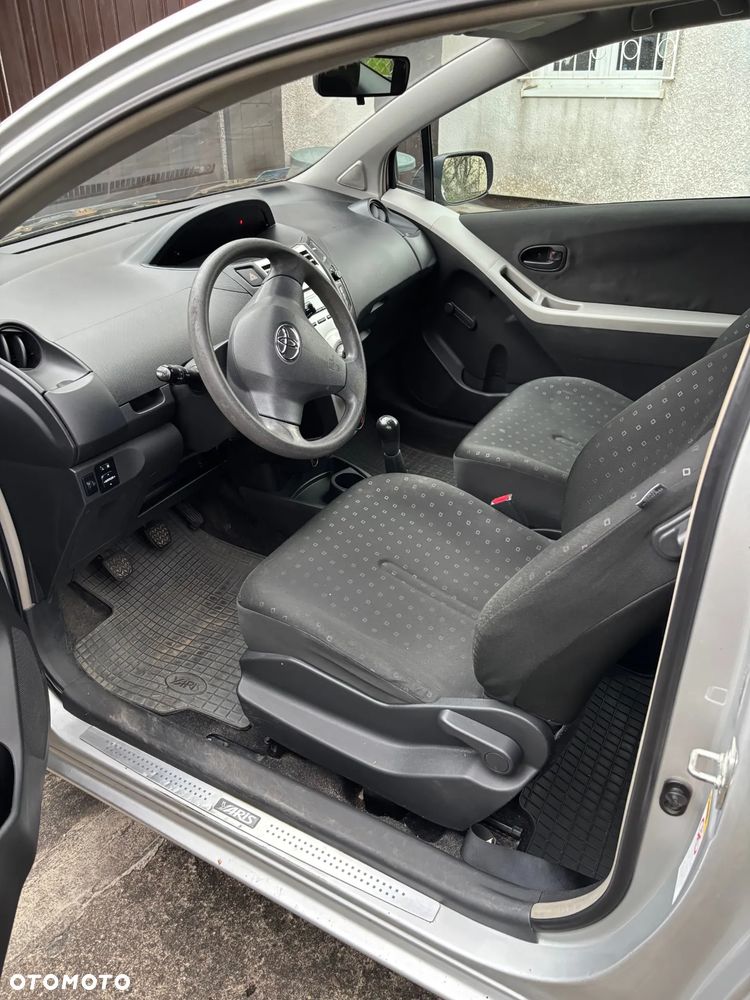 Toyota Yaris - 4