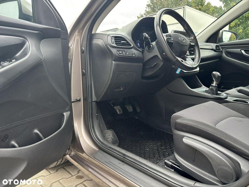Hyundai i30 1.5 DPI Classic + - 10