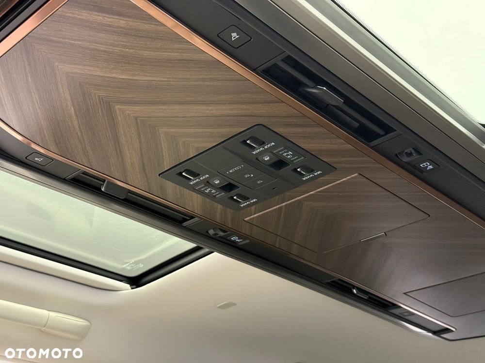 Lexus LM 350h Prestige - 23