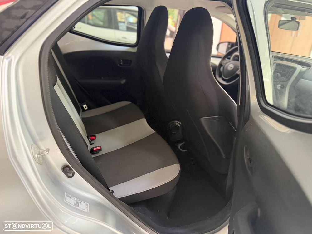Toyota Aygo 1.0 Plus - 16