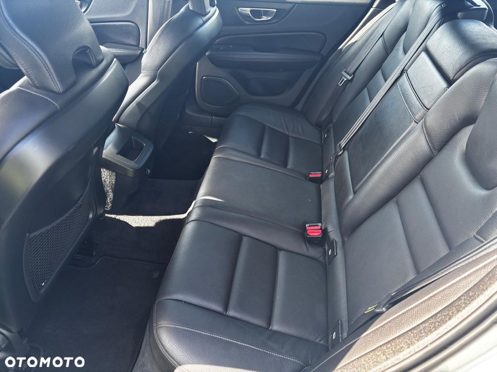 Volvo V60 D3 Momentum Pro - 11