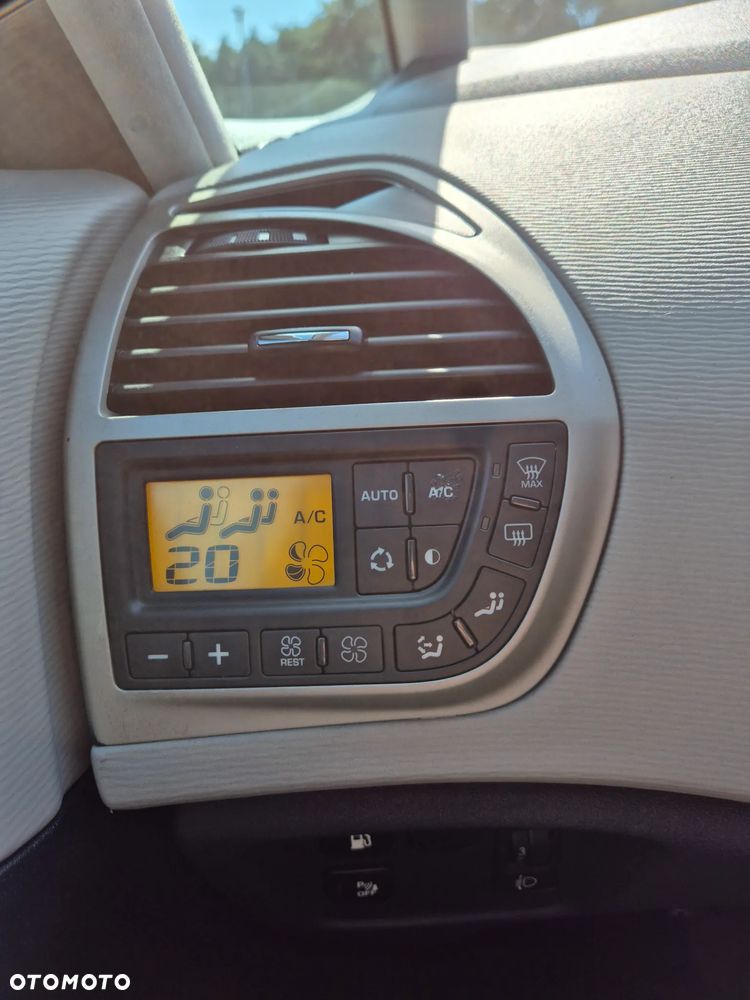 Citroën C4 Picasso 1.6 VTi SX - 11