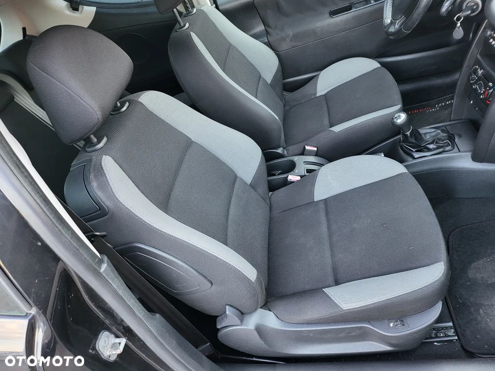 Peugeot 207 - 13