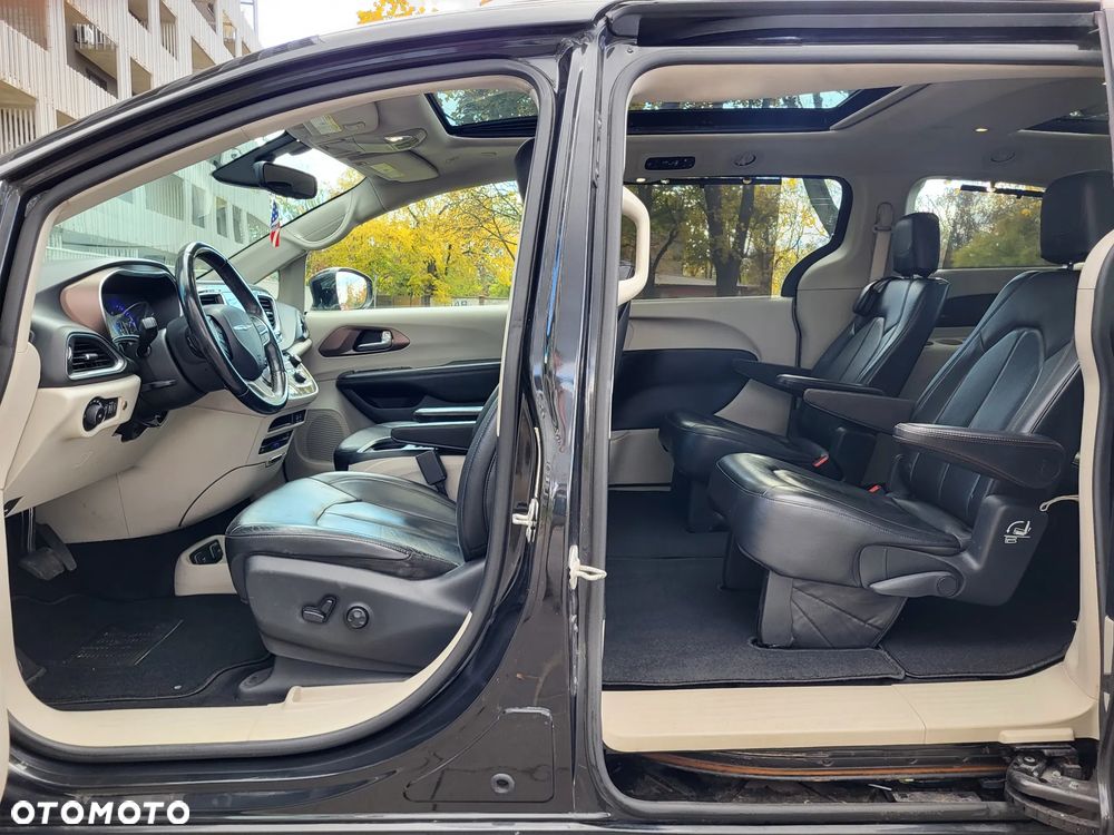 Chrysler Pacifica - 21