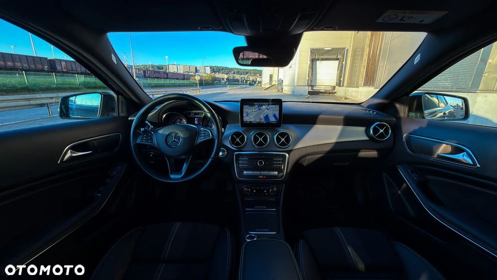 Mercedes-Benz GLA 200 7G-DCT - 7
