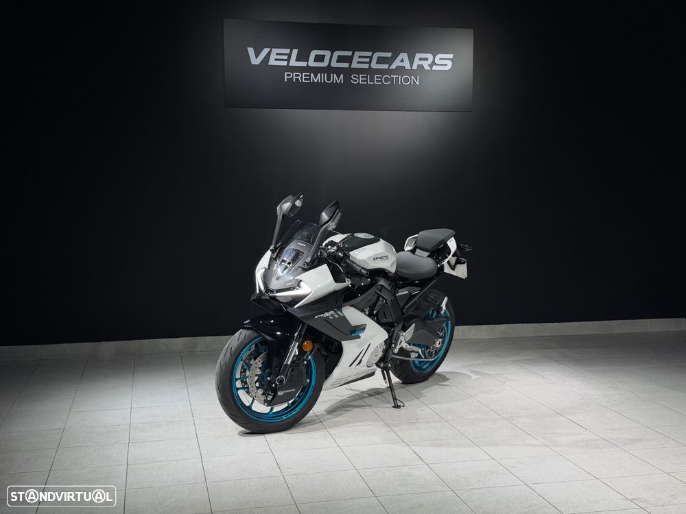 CF Moto 675SR-R - 2