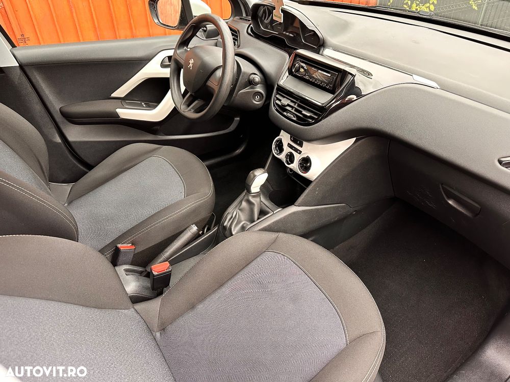 Peugeot 208 PureTech 68 Active - 11