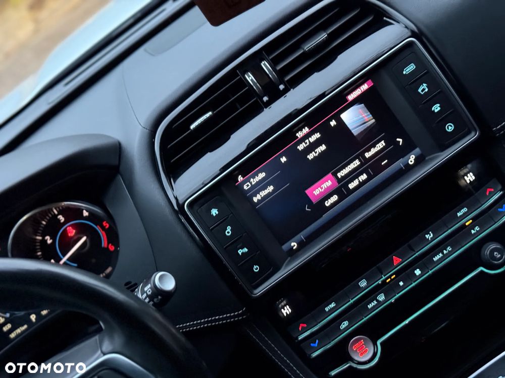 Jaguar F-Pace 20d AWD R-Sport - 32