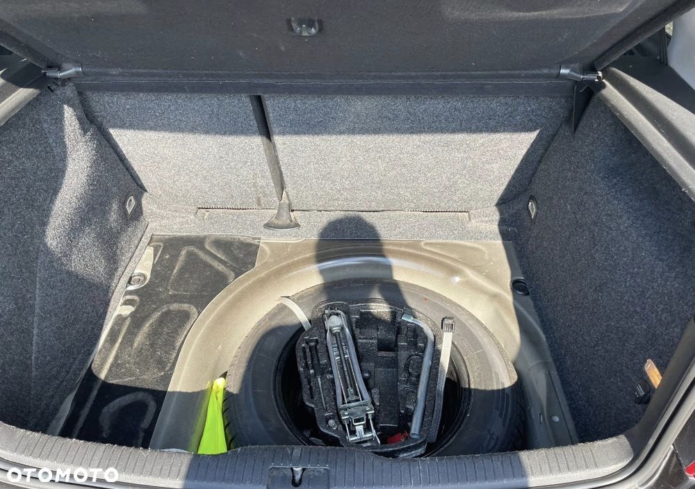Volkswagen Golf - 6
