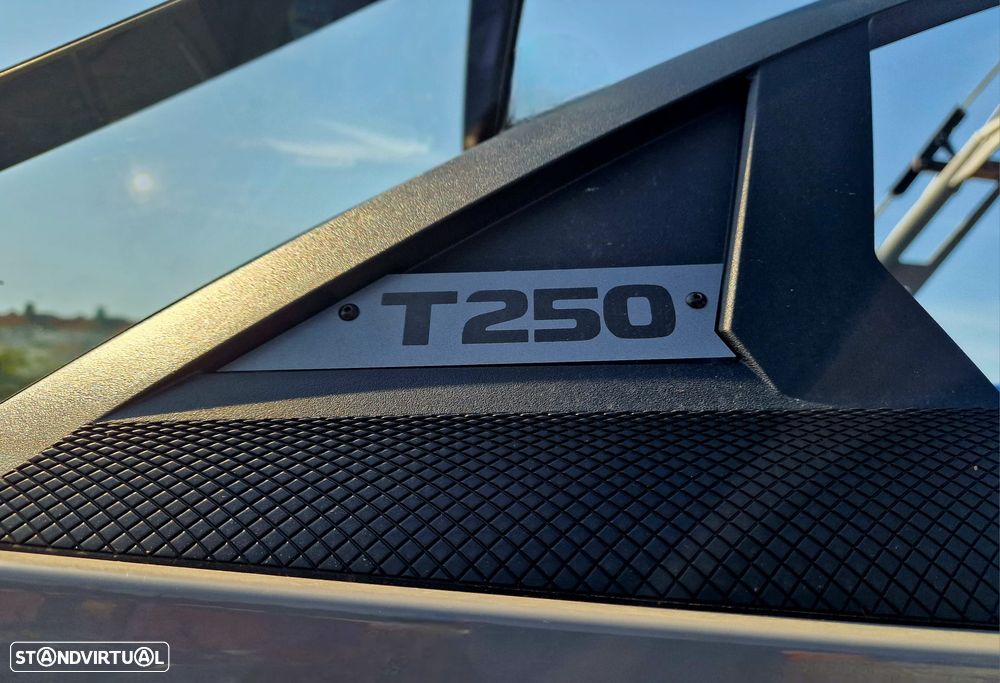 Malibu Axis Wake Research T 250 - 28