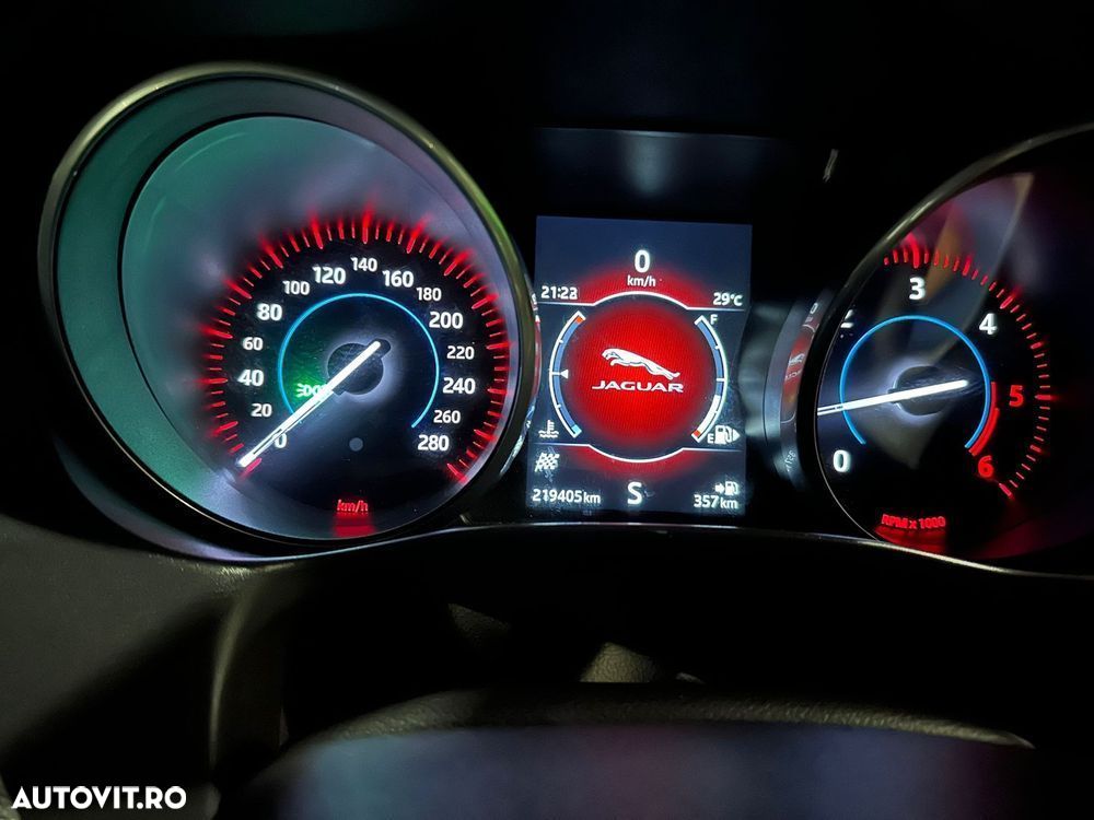 Jaguar XE 2.0 R-Sport - 4