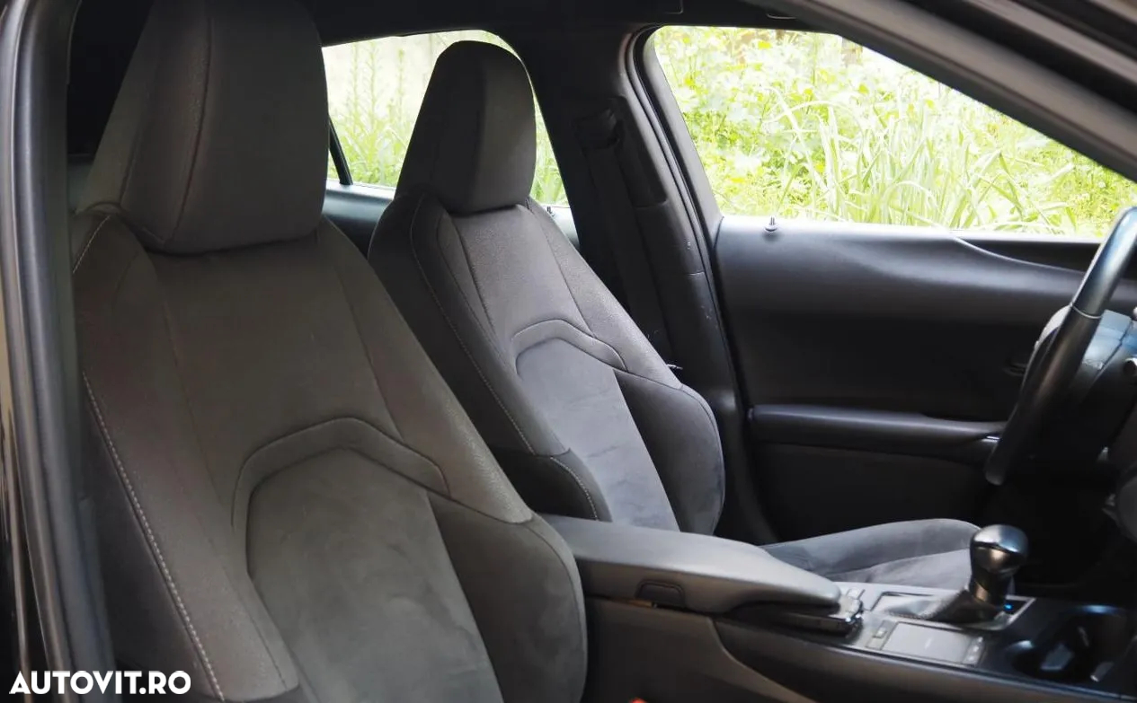 Lexus UX 250h FWD Business - 19