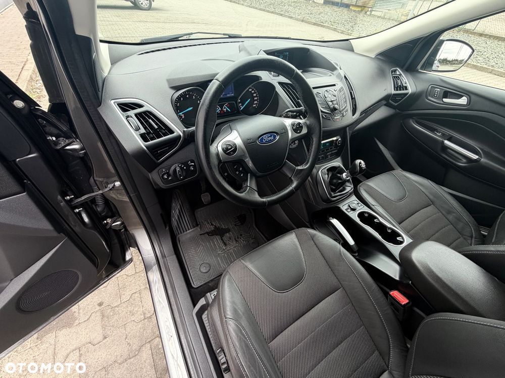 Ford Kuga 1.5 EcoBoost 2x4 Titanium - 28