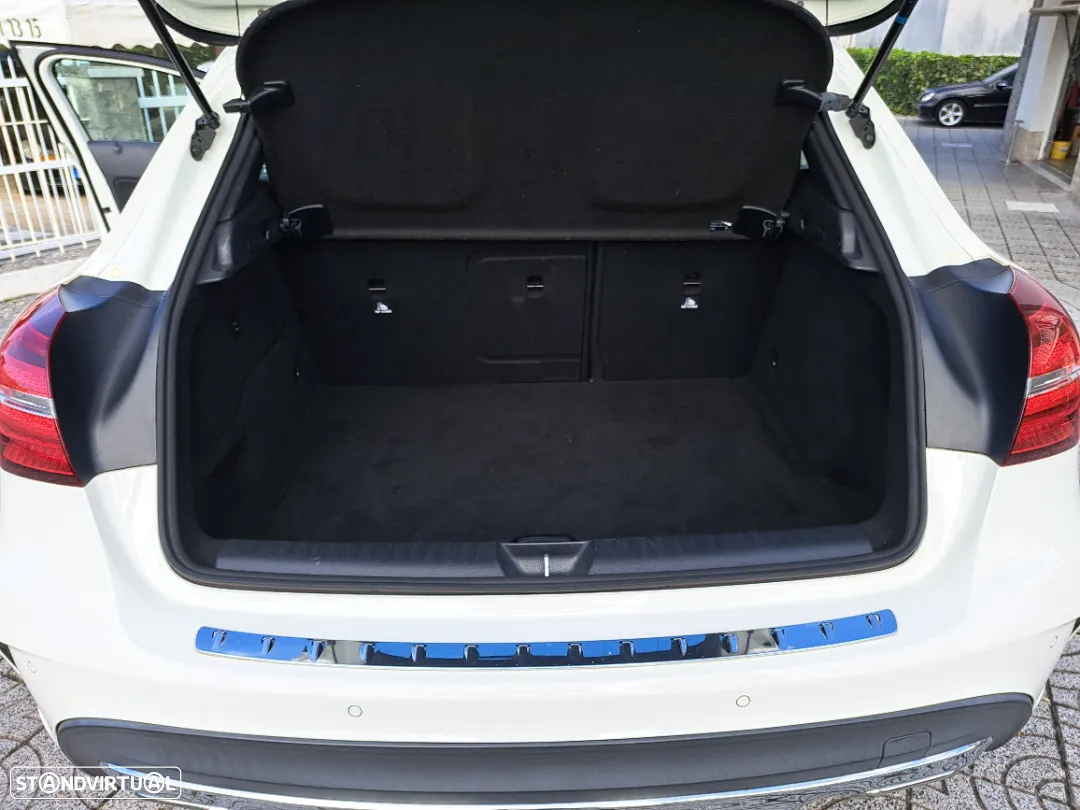 Mercedes-Benz GLA 180 d AMG Line - 16