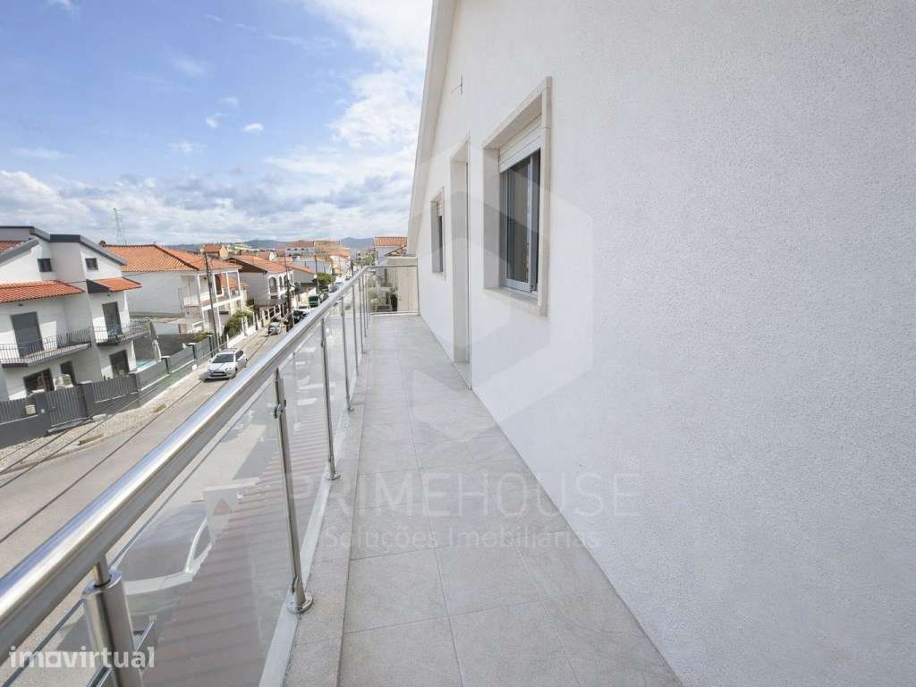 Andar de Moradia Duplex para Recuperação | Espaço e Potencial na Qu... - Grande imagem: 3/46