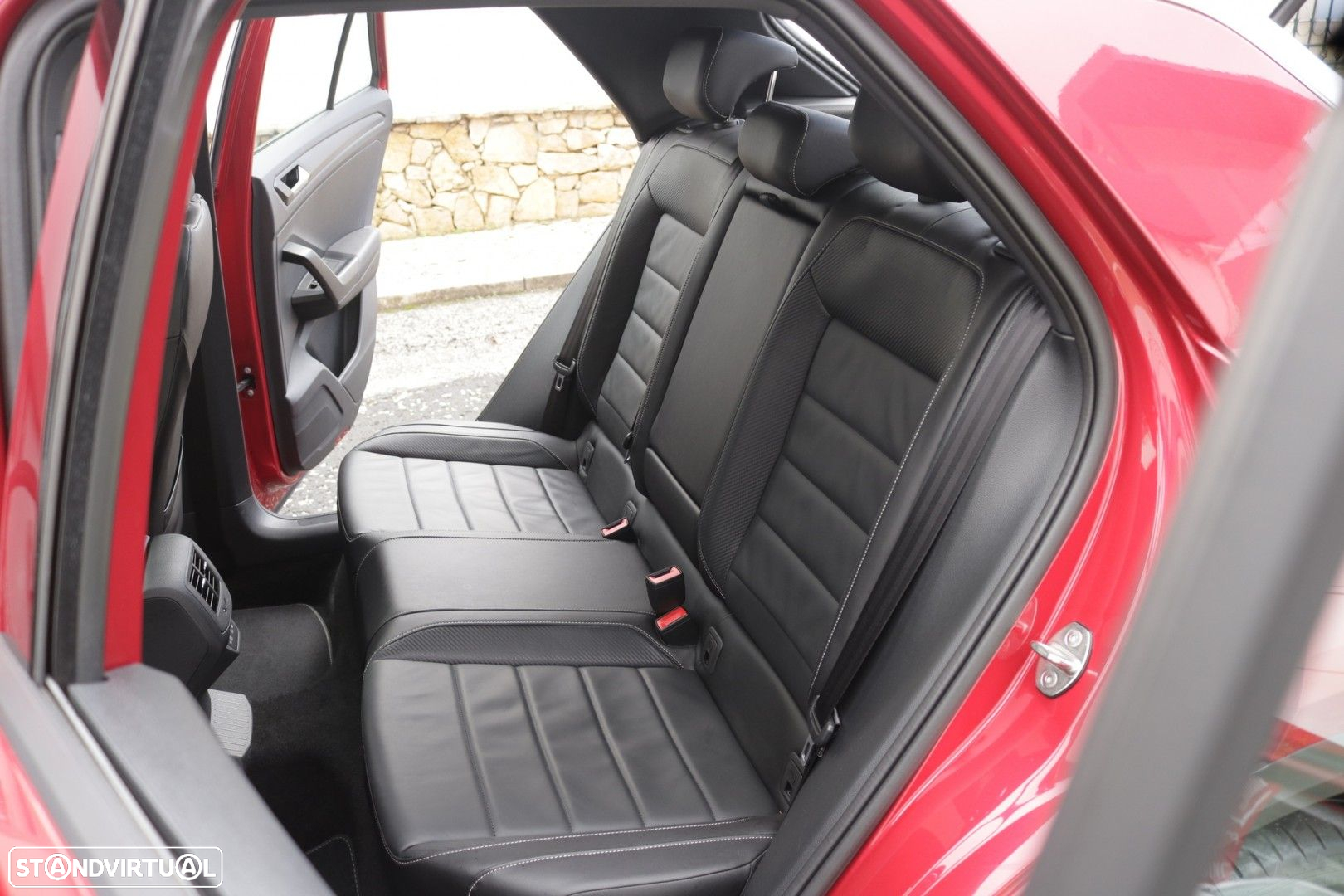 VW T-Roc 2.0 TDI R-Line DSG - 32