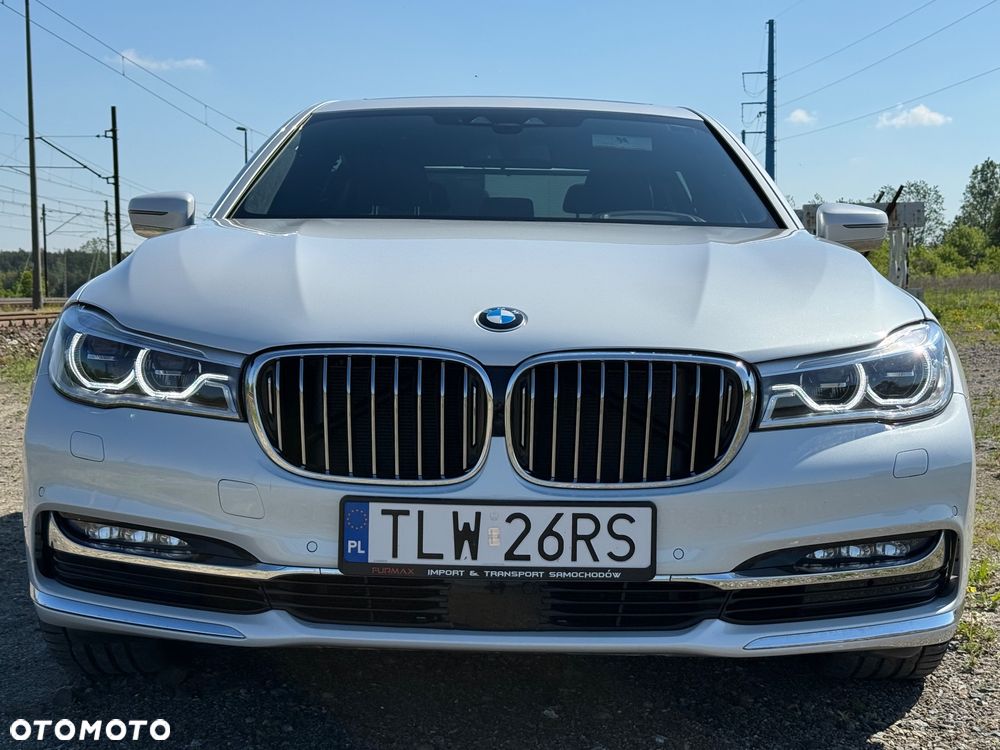 BMW Seria 7 750i xDrive - 15