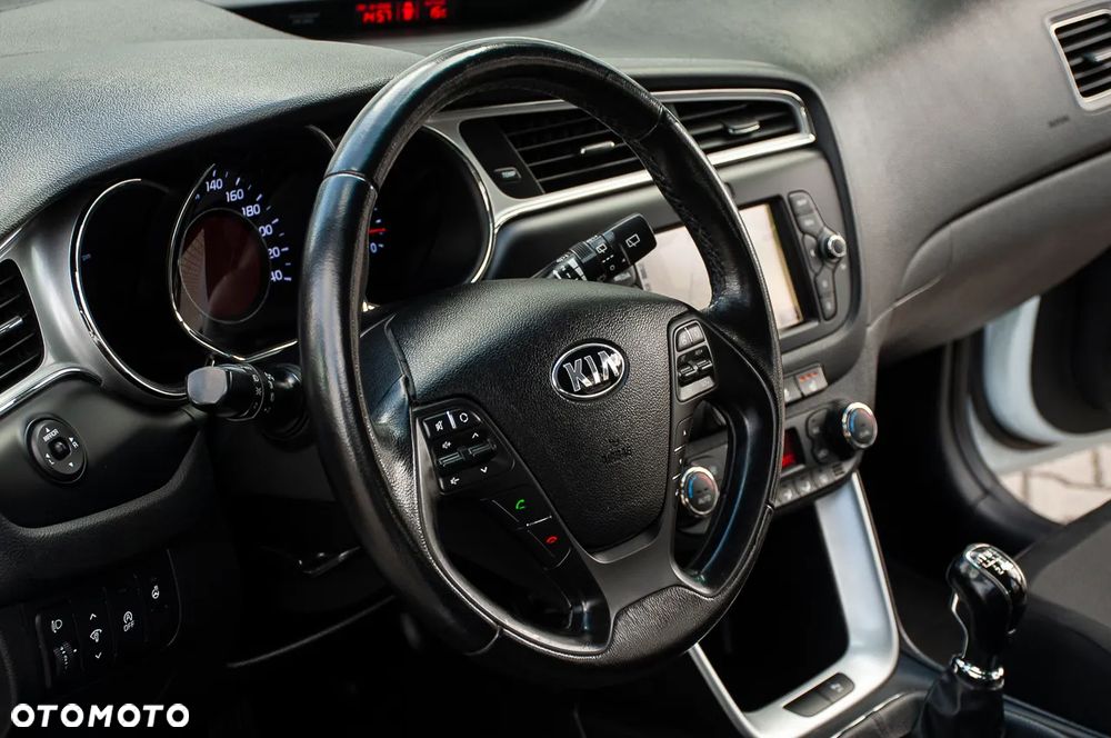 Kia Ceed 1.6 CRDi 136 ISG Platinum Edition - 26