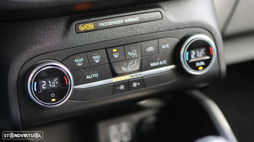 Ford Focus SW 1.5 TDCi EcoBlue ST-Line — fotografia 20