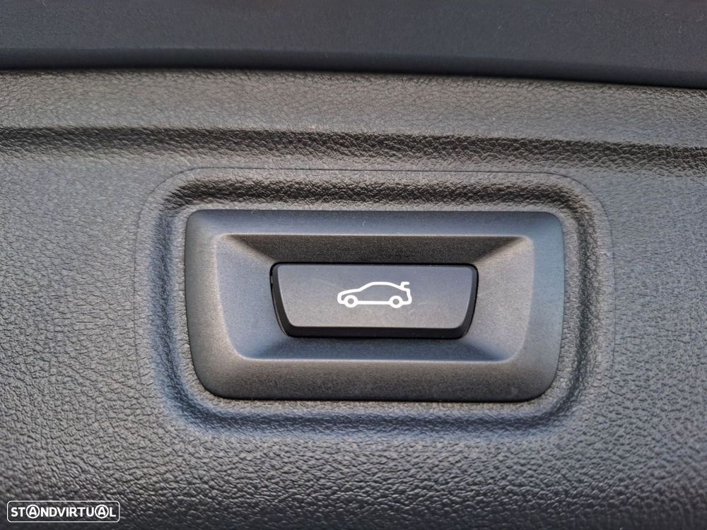 BMW 320 d Touring Pack Desportivo M Auto - 22