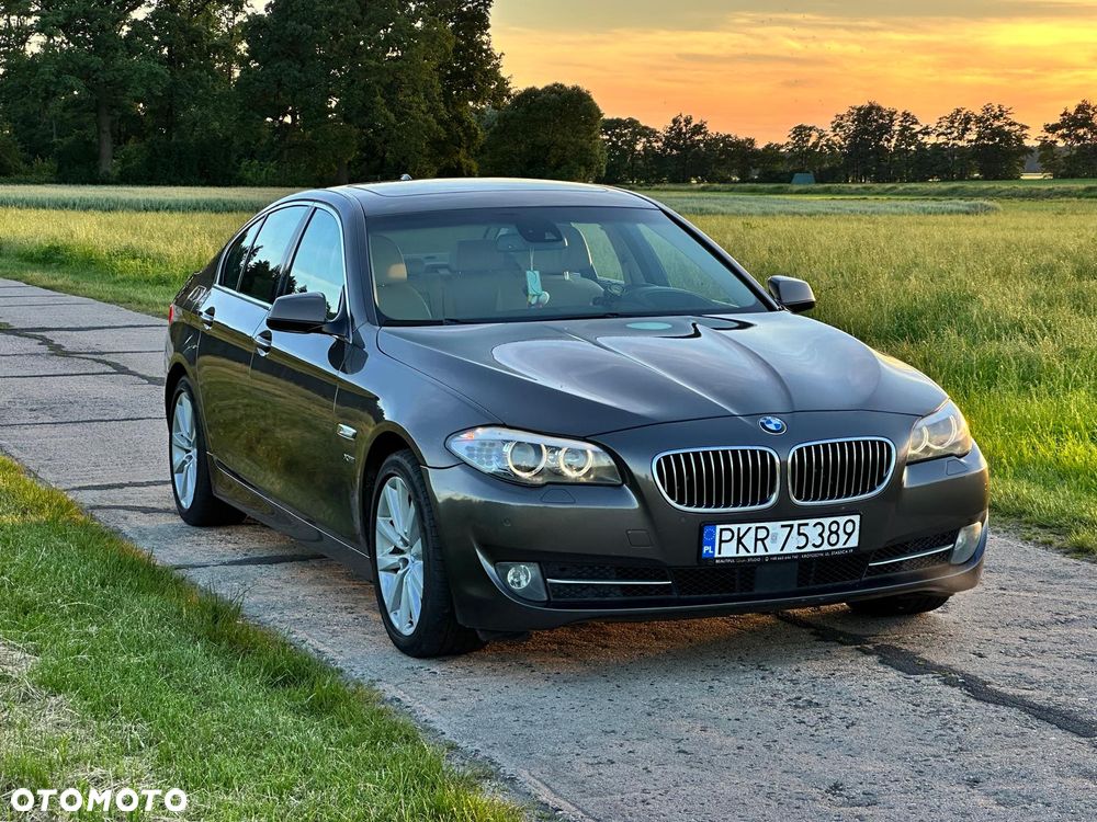 BMW Seria 5 525d xDrive - 14