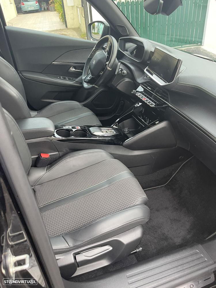 Peugeot 2008 1.2 PureTech GT EAT8 - 6