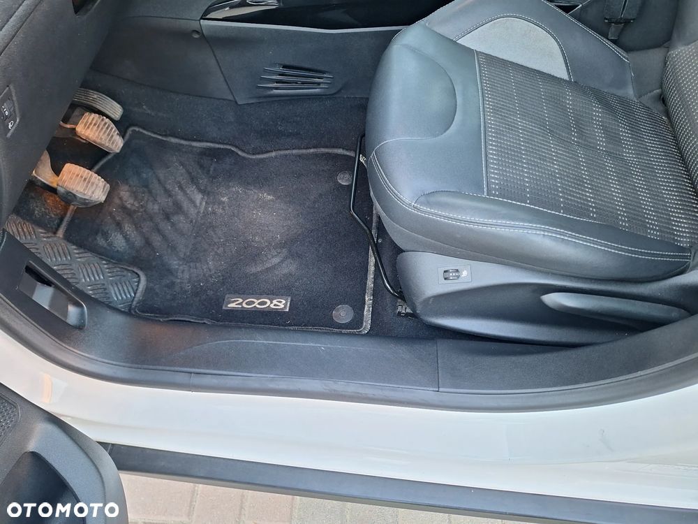 Peugeot 2008 BlueHDi FAP 120 STOP & START Crossway - 16