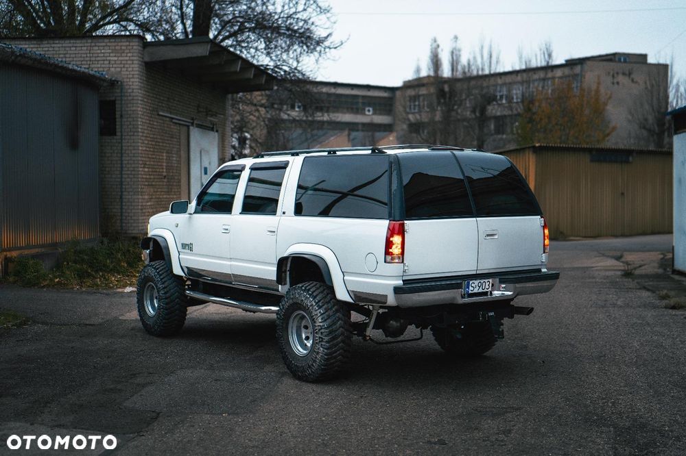 Chevrolet Suburban - 5