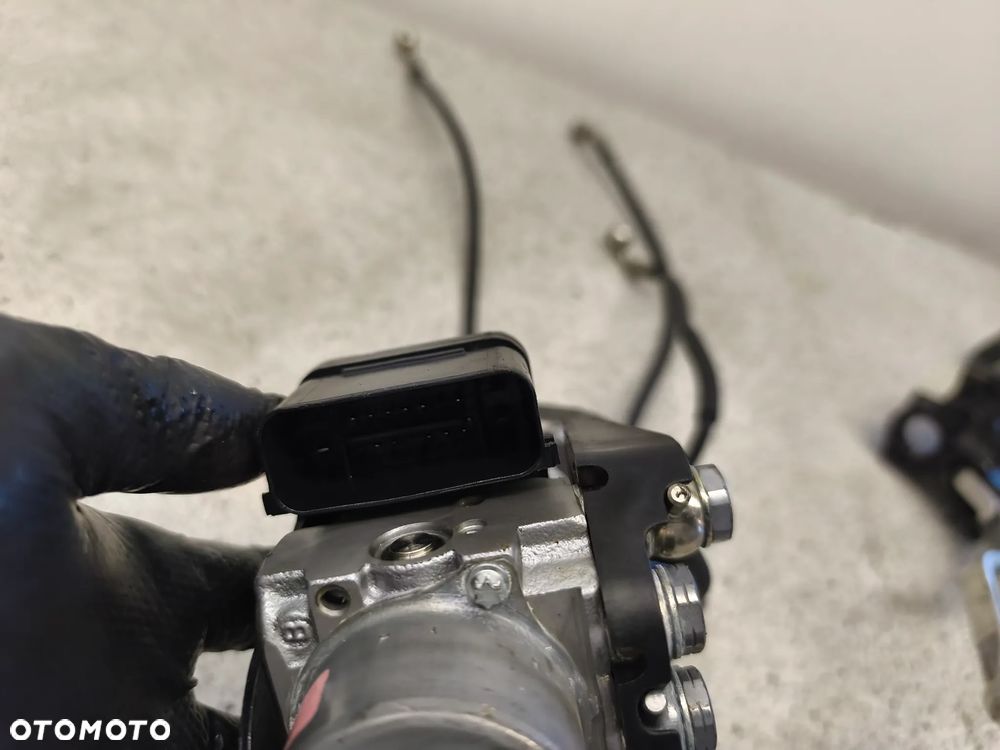 Pompa ABS, przewody hamulcowe Triumph Trident 660 2022 - 7