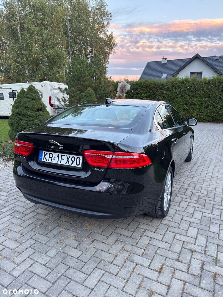 Jaguar XE - 5