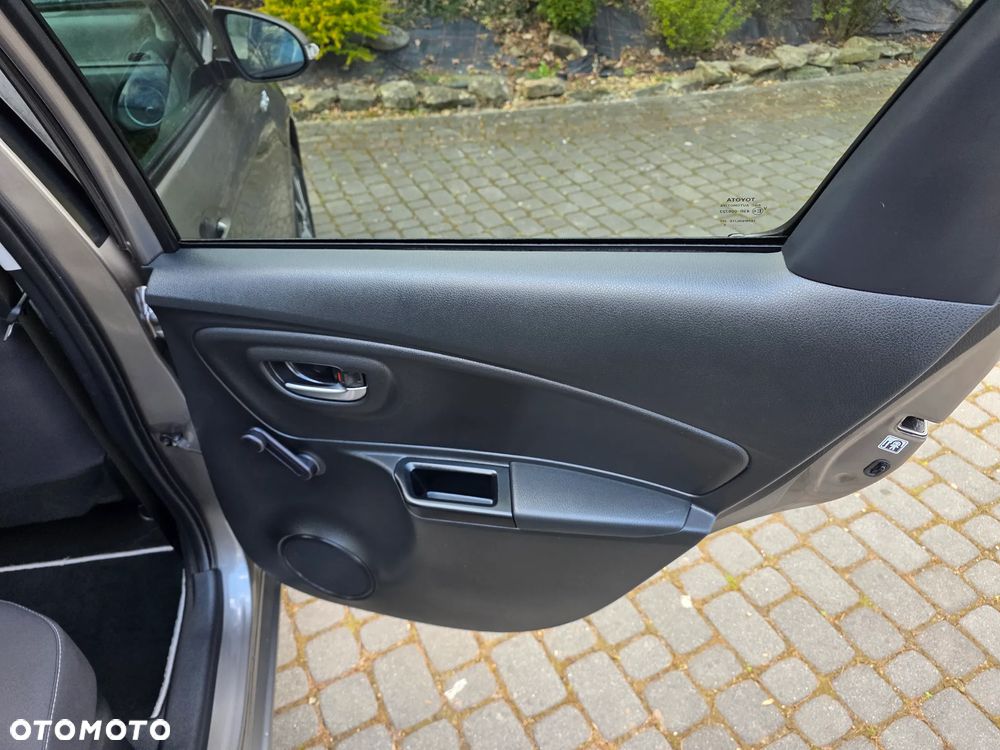 Toyota Yaris Hybrid 100 Premium - 18