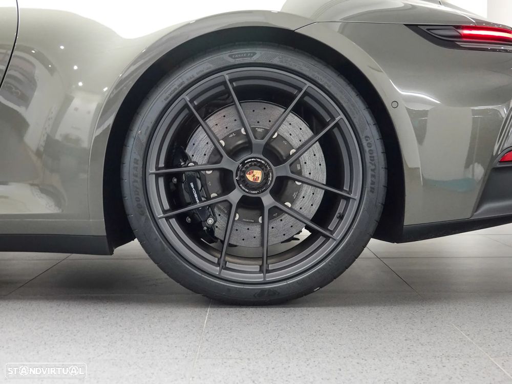 Porsche 911 (992) - 13