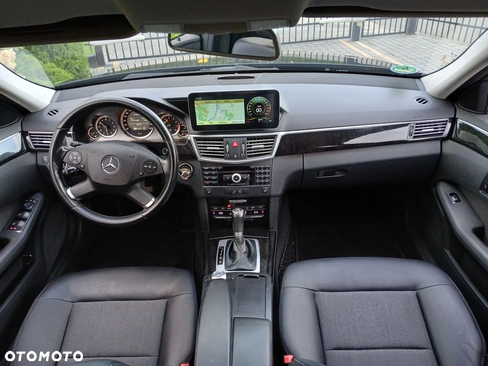 Mercedes-Benz Klasa E 200 T CGI BlueEFFICIENCY Automatik - 27