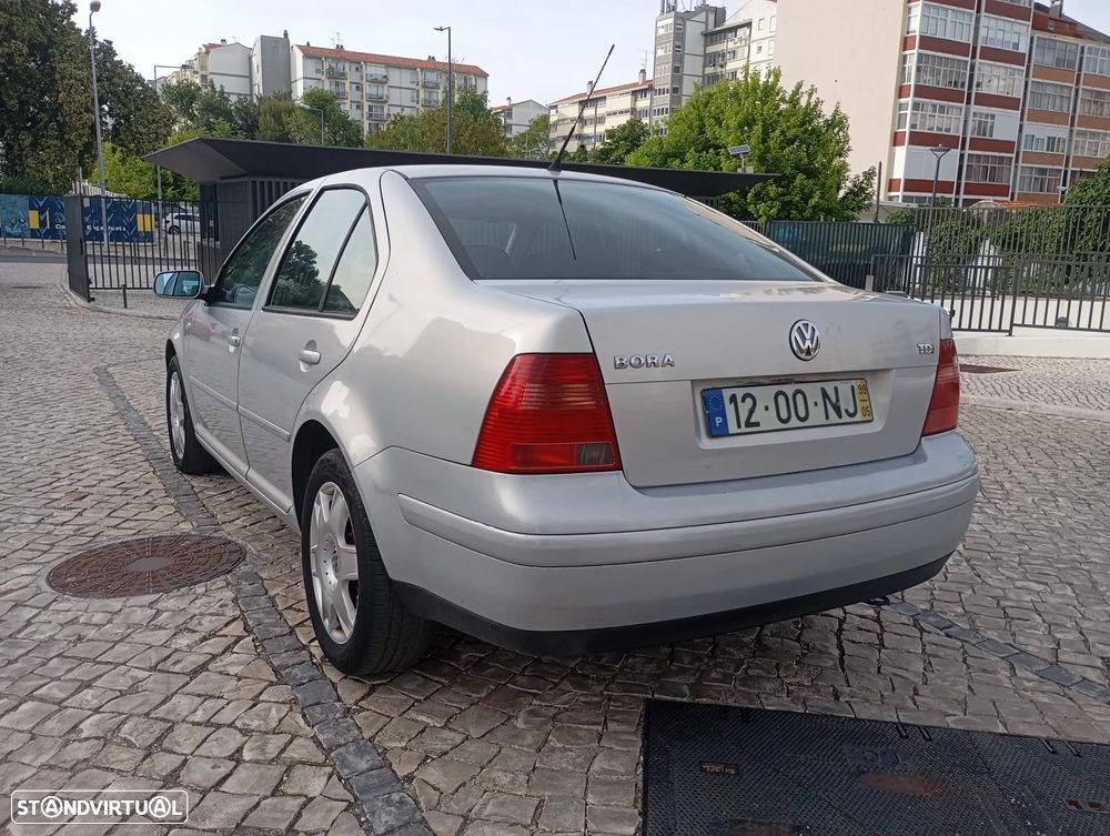 VW Bora 1.9 TDi Confortline - 1