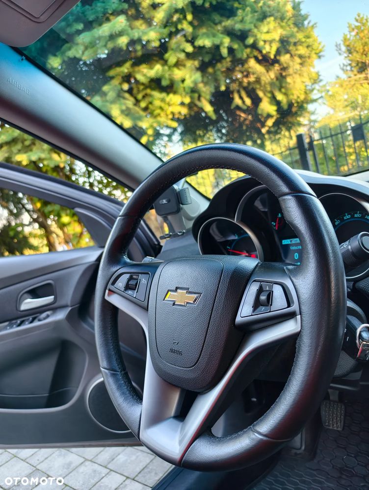 Chevrolet Cruze - 12