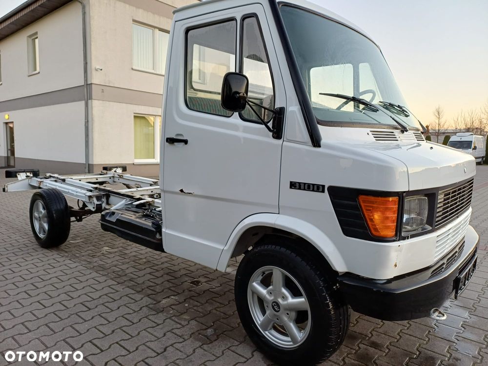 Mercedes-Benz 310D - 5