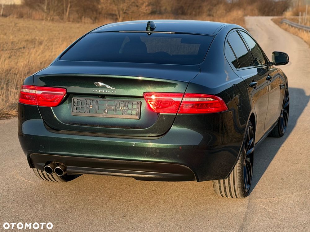 Jaguar XE 2.0 D R-Sport - 19