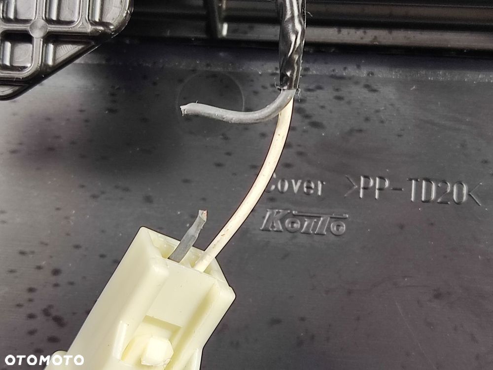 LEXUS ES 300h 18-21r Światło Stop Tylnej Szyby - 12