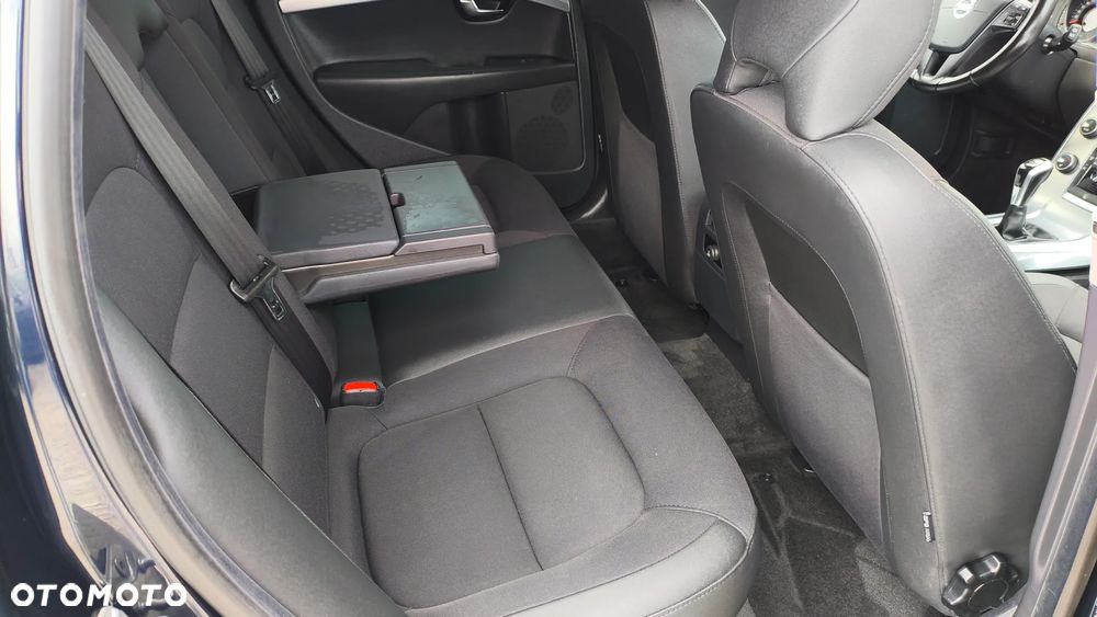 Volvo V70 D2 Momentum - 6