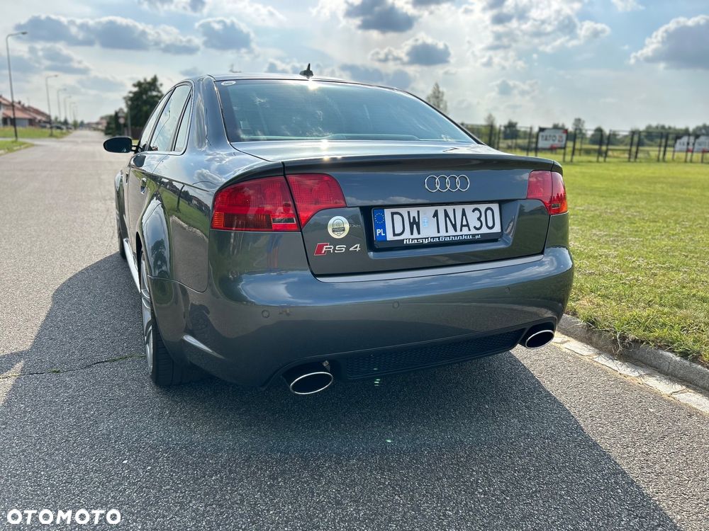 Audi RS4 Limousine - 6