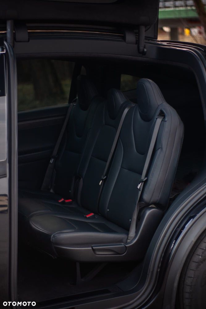 Tesla Model X - 9