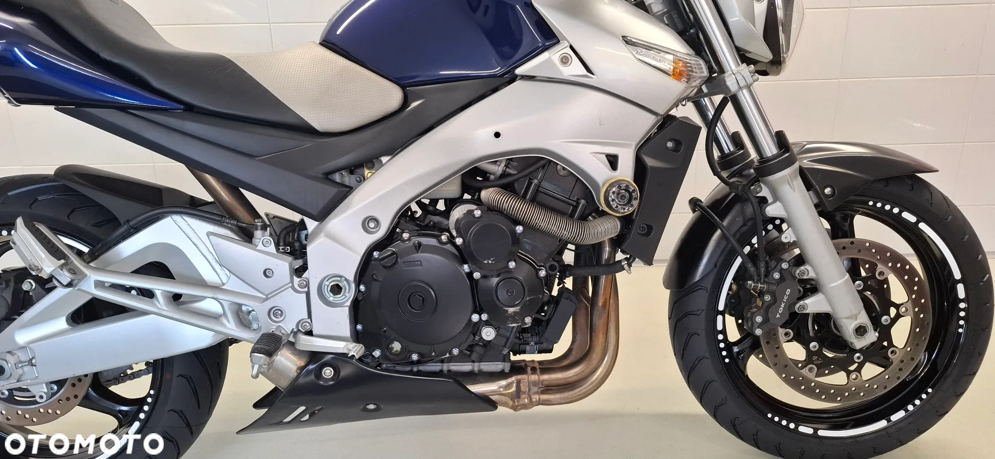 Suzuki GSR - 14
