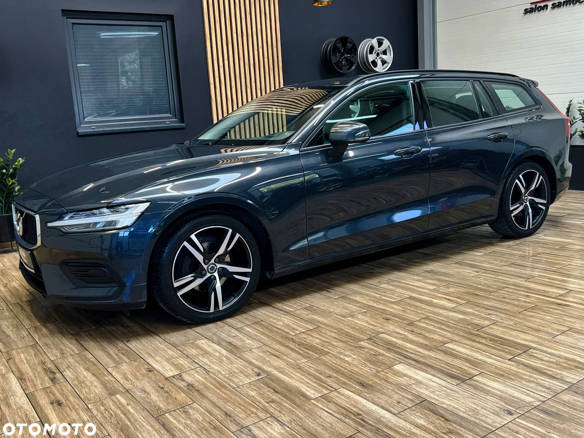 Volvo V60 D4 Momentum - 12
